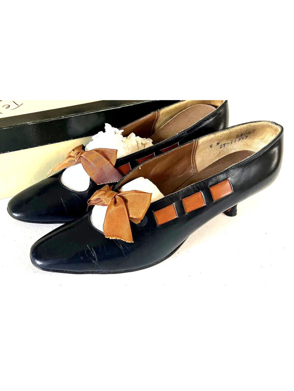 Vintage Ted Saval Black Leather Pumps Bow Cutout Heels Sz 7 With Box